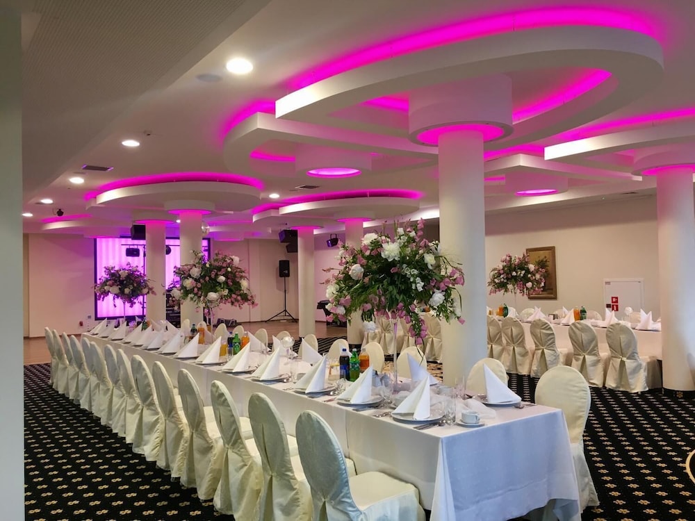 Business Faltom Hotel 44/56