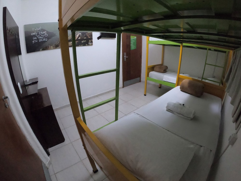 MIXED DORM, 10 BEDS
