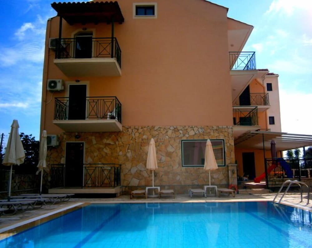 Petros Studios 4/41