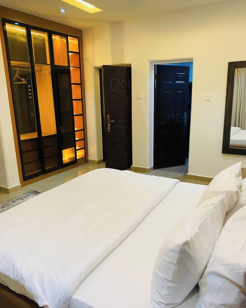 Adna Hotel 29/50