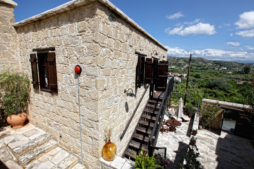LEONIDAS VILLAGE HOUSES 2/45