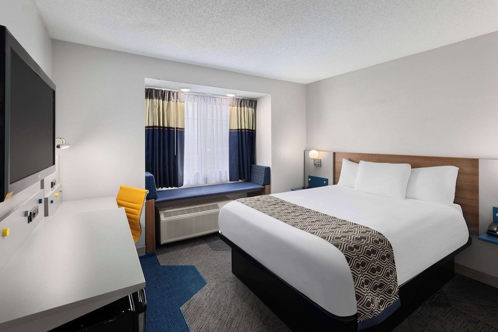 Microtel Inn & Suites by Wyndham Bowling Green 14/30