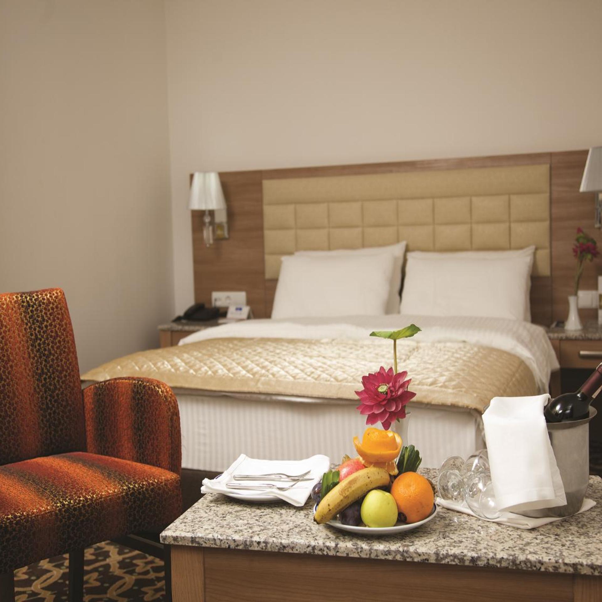 The City Hotel 38/47