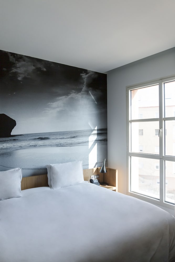 STANDARD, DOUBLE OR TWIN BED