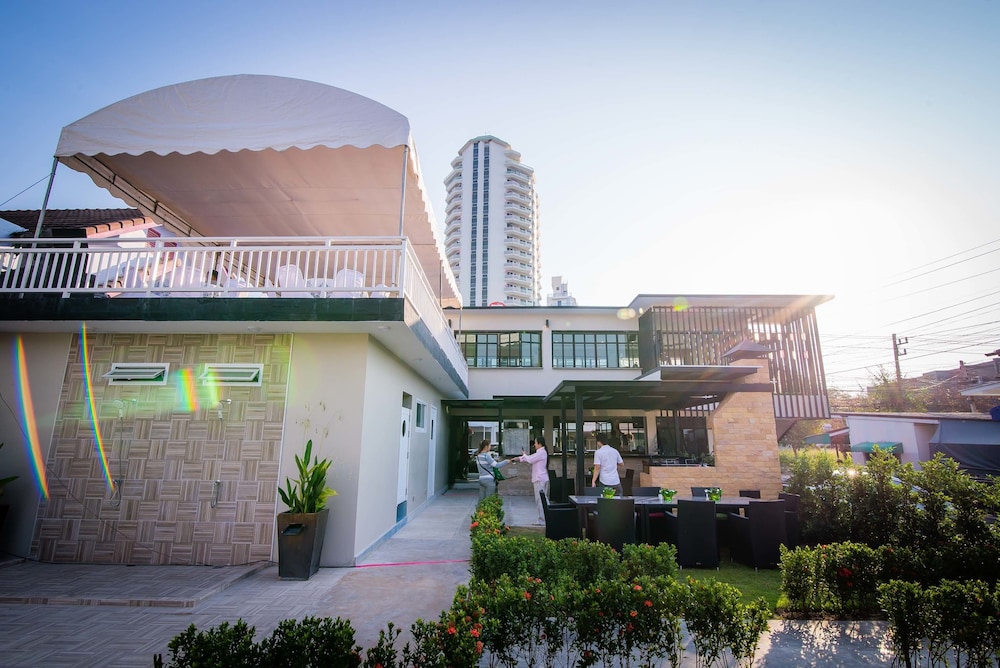 Surf and Sand Resort 3/57