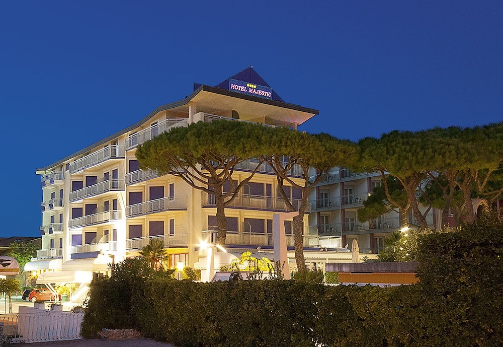 Hotel Majestic 4/70