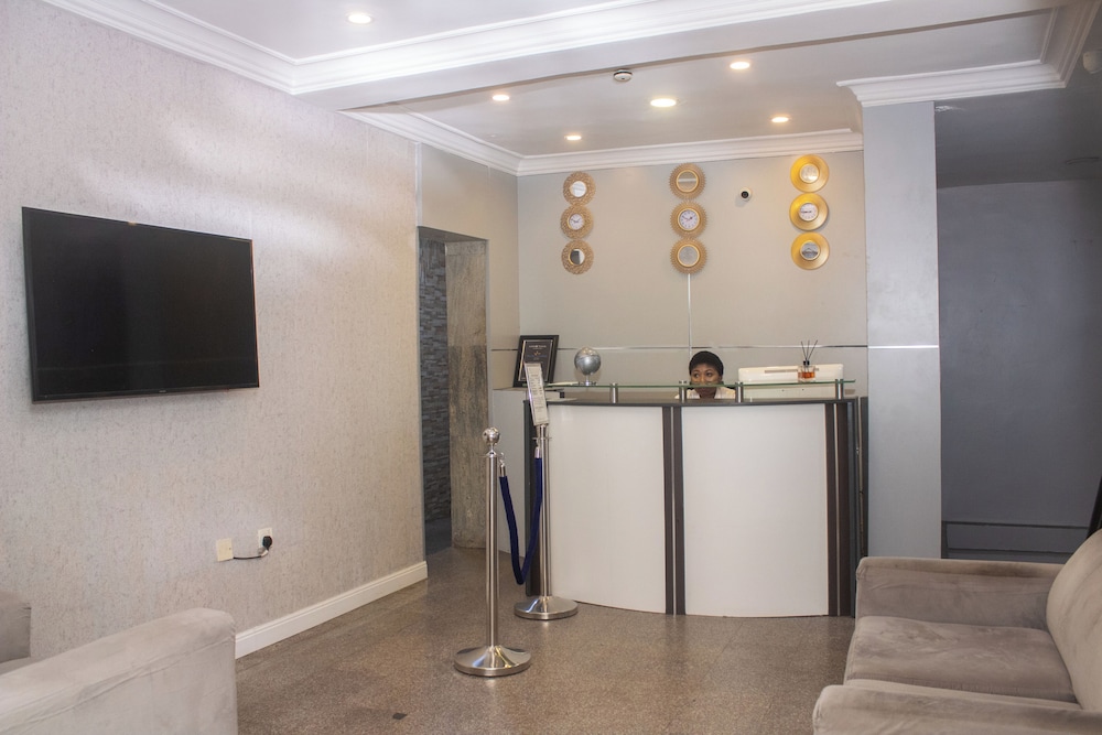 Mayors Diplomat Suites Opebi 7/48
