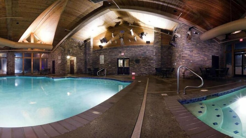 The Evergreen Hotel 3/54