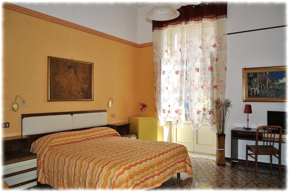 BASIC, DOUBLE BED, CITY VIEW