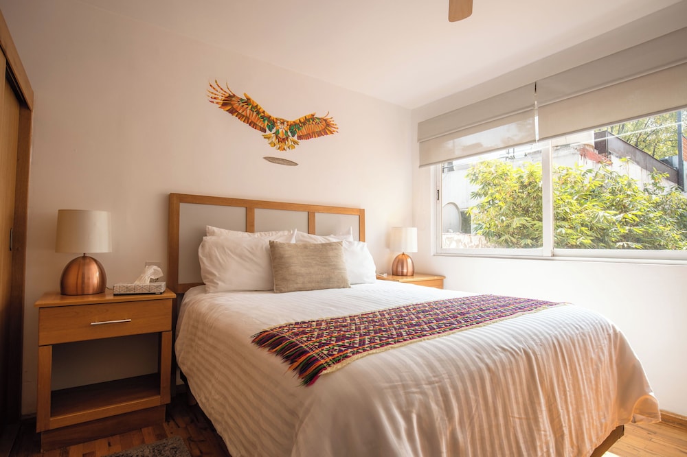 Apartment, Queen Bed, Sofa