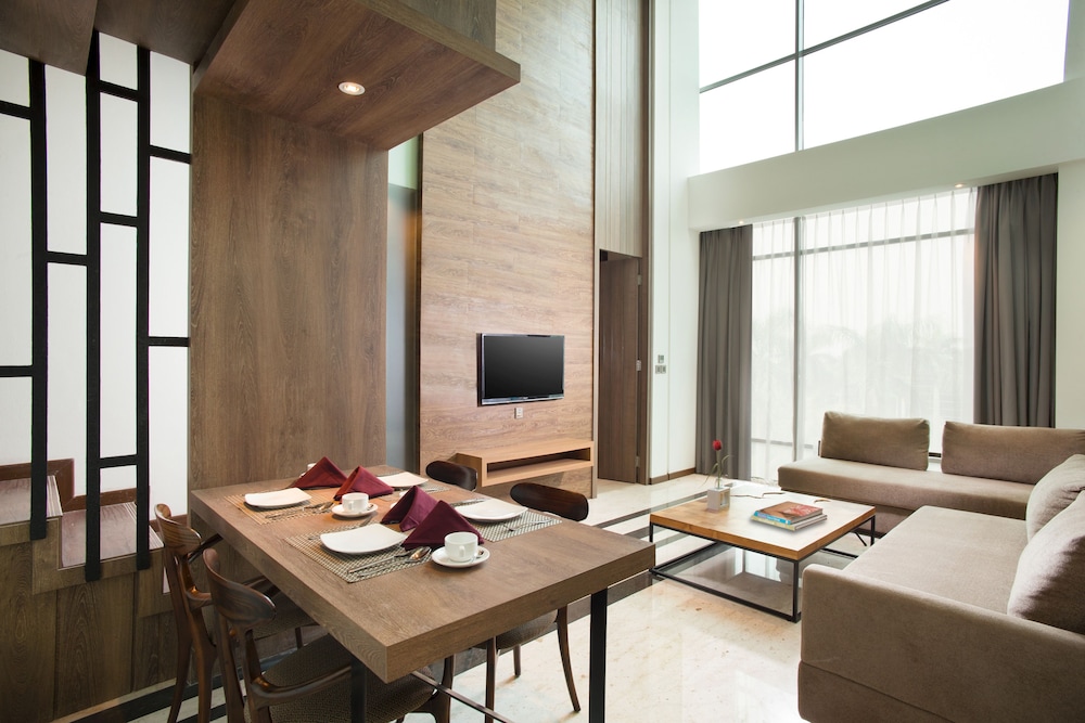 Holiday Inn Cikarang Jababeka 34/54