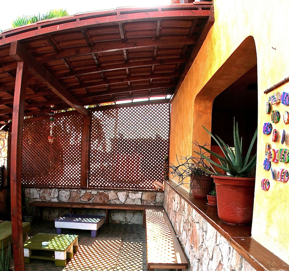 Sakaroule Bed And Breakfast 8/33
