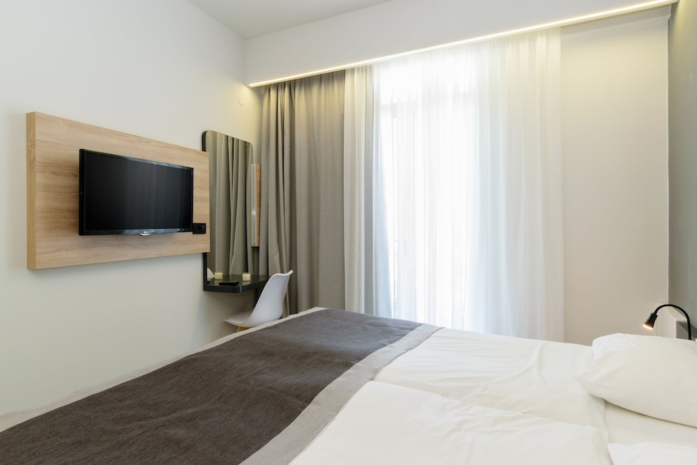 Renieris Hotel 18/75