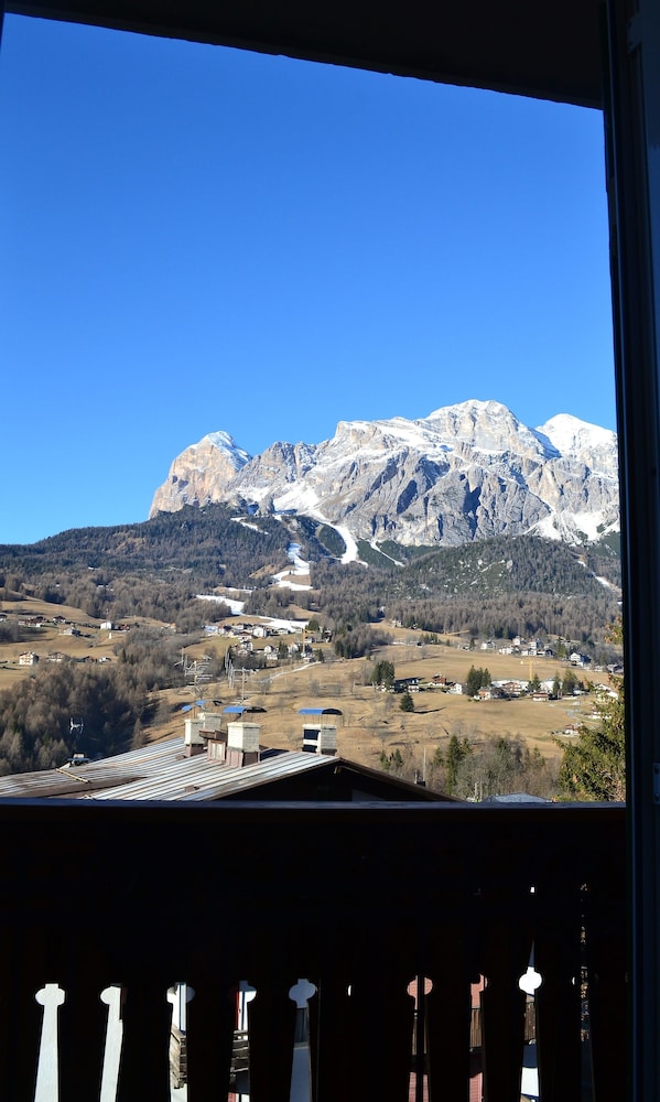 Serena Hotel 43/50