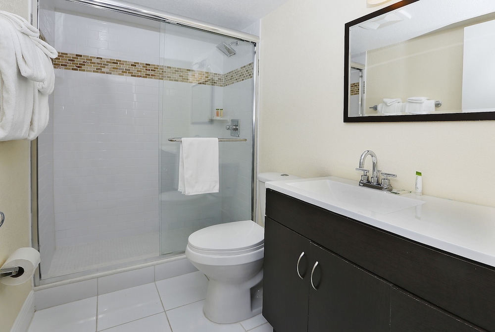 Chateau Mar Beach Resort 45/47