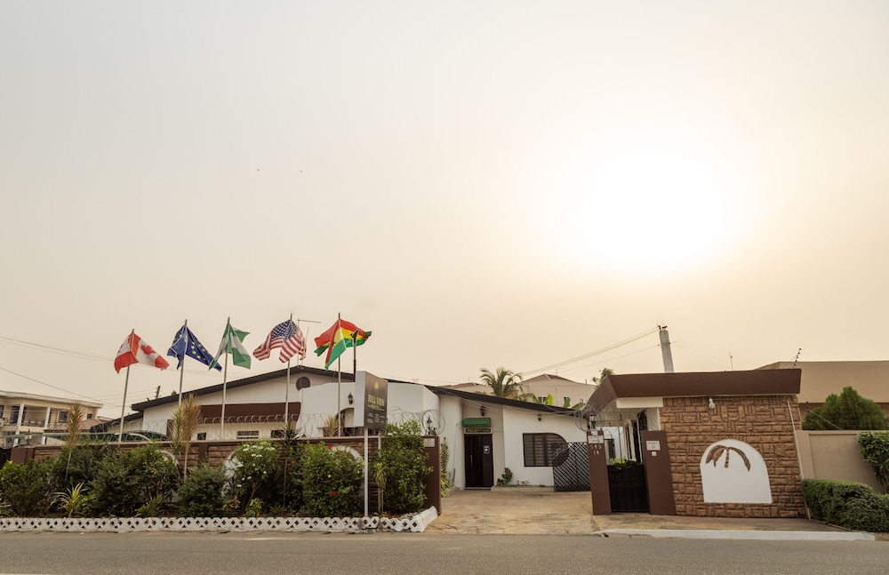 Hill View Hotel West Airport 2/68