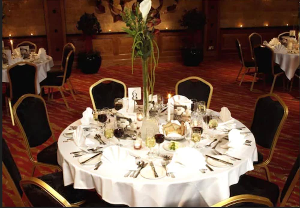 Bracken Court Hotel 43/60