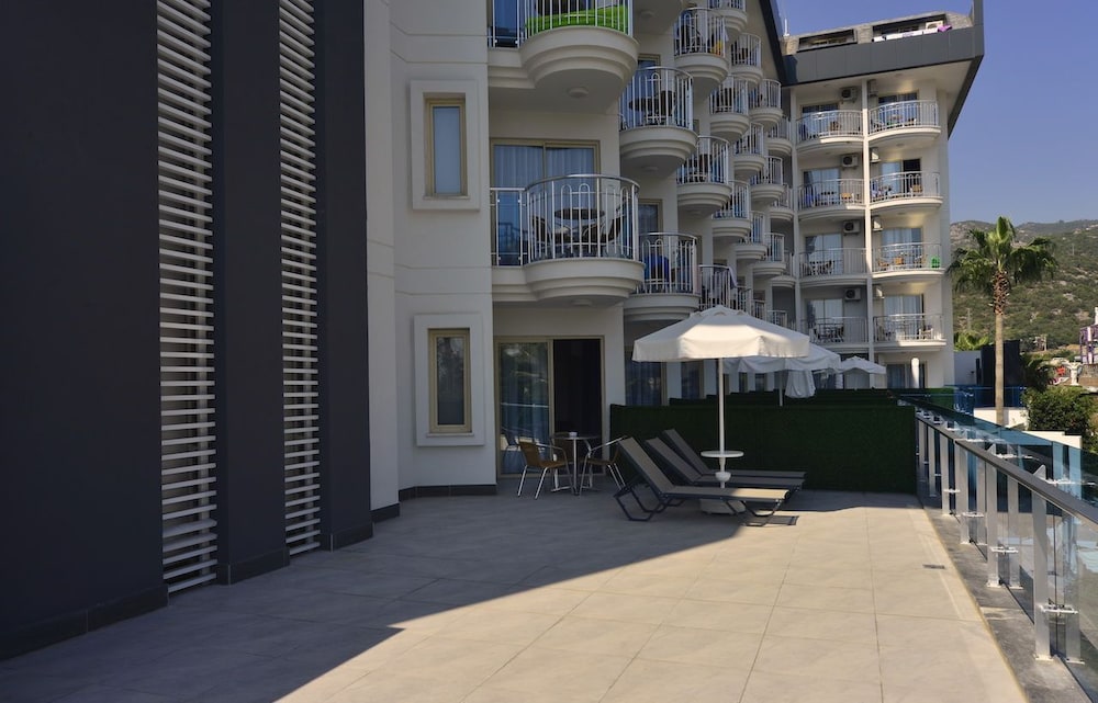 White City Beach - Adults Only +16 9/45