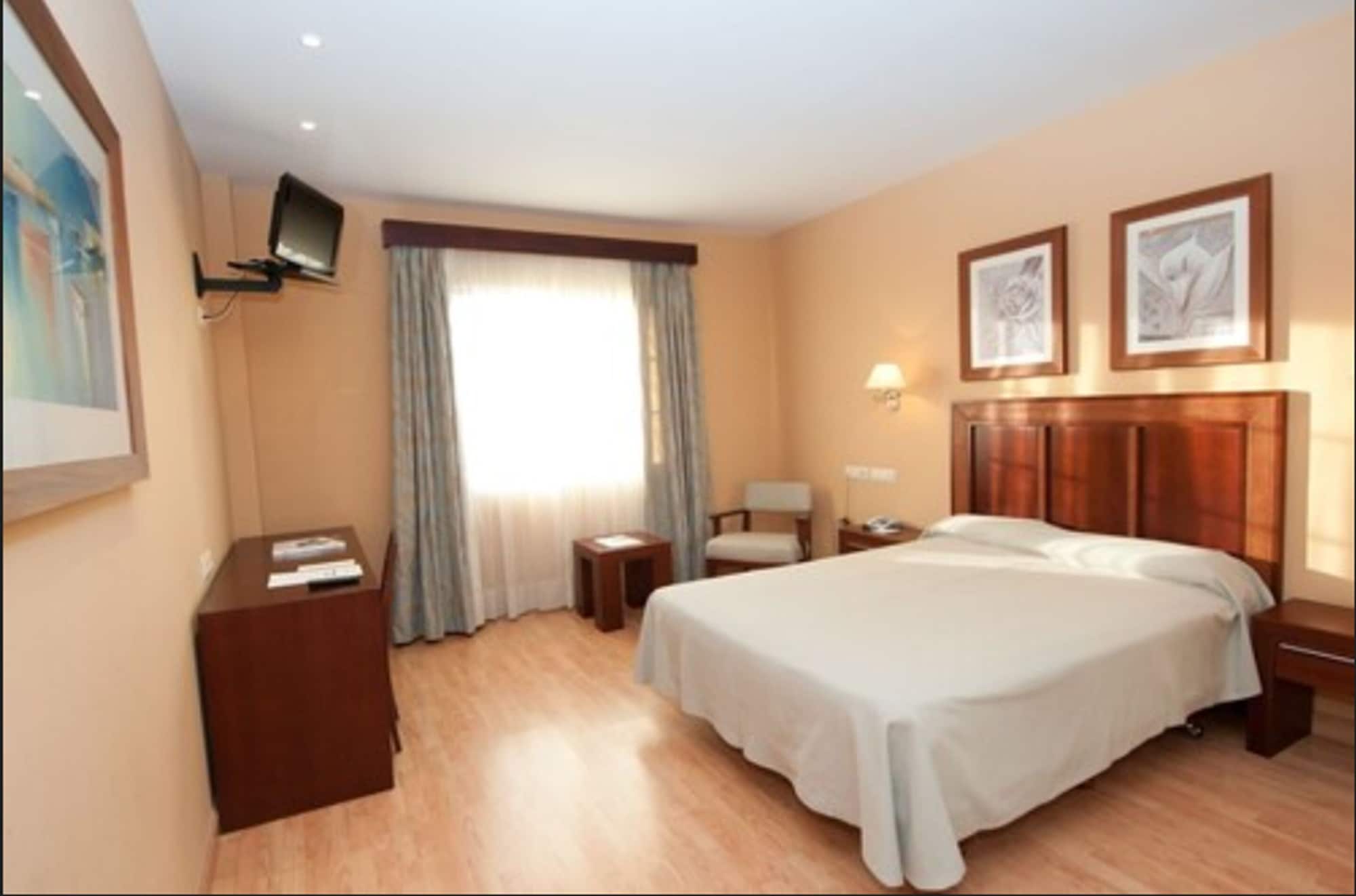 ROOM, DOUBLE BED