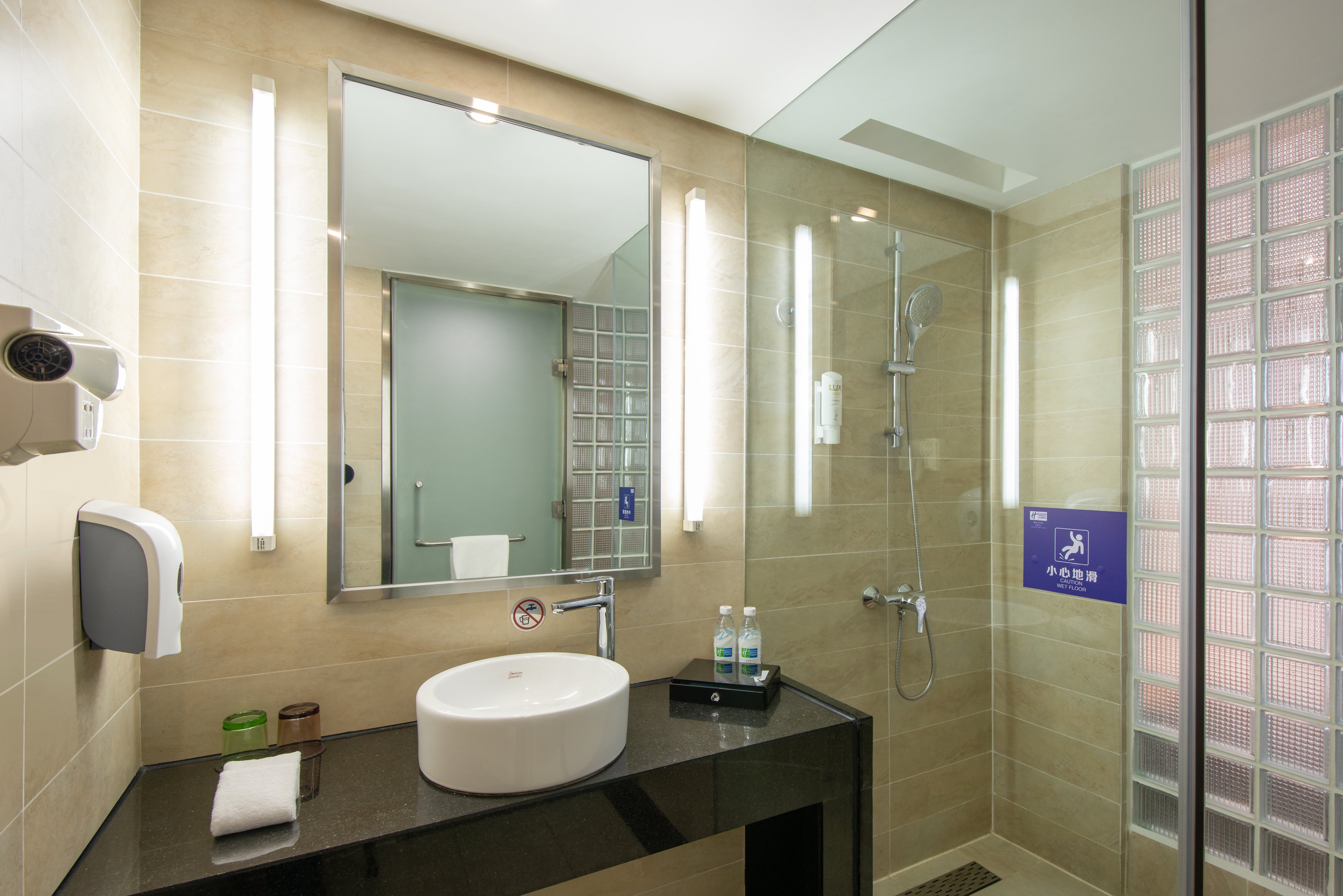 HOLIDAY INN EXPRESS CHENGDU WEST GATE 42/43
