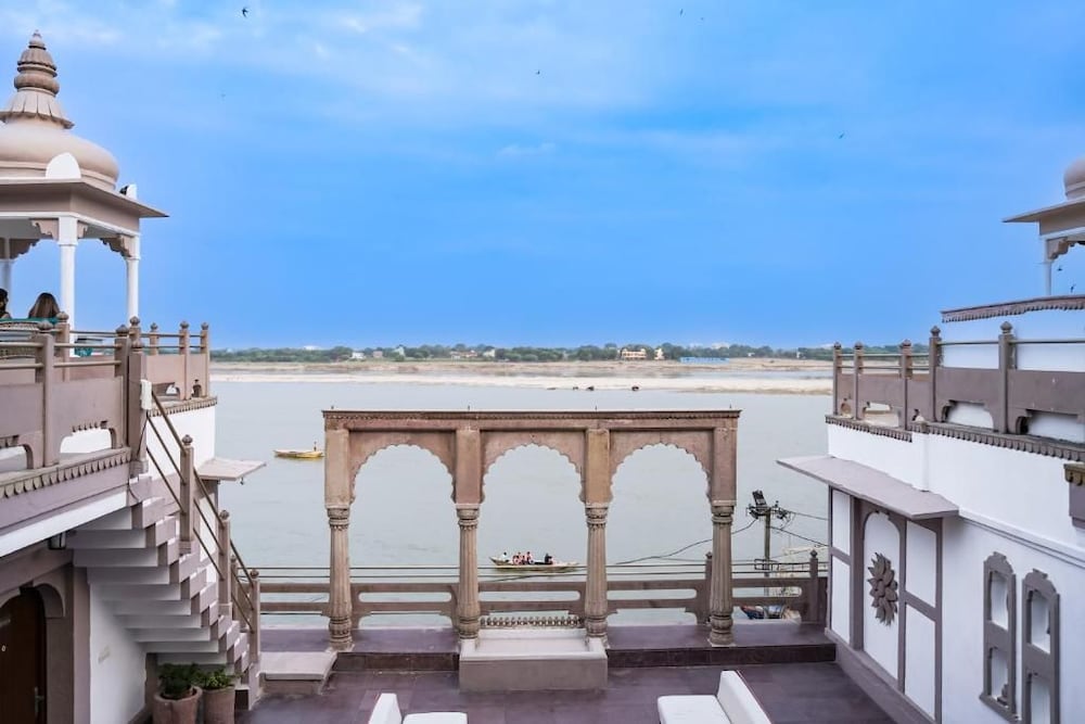 Guleria Kothi 47/50
