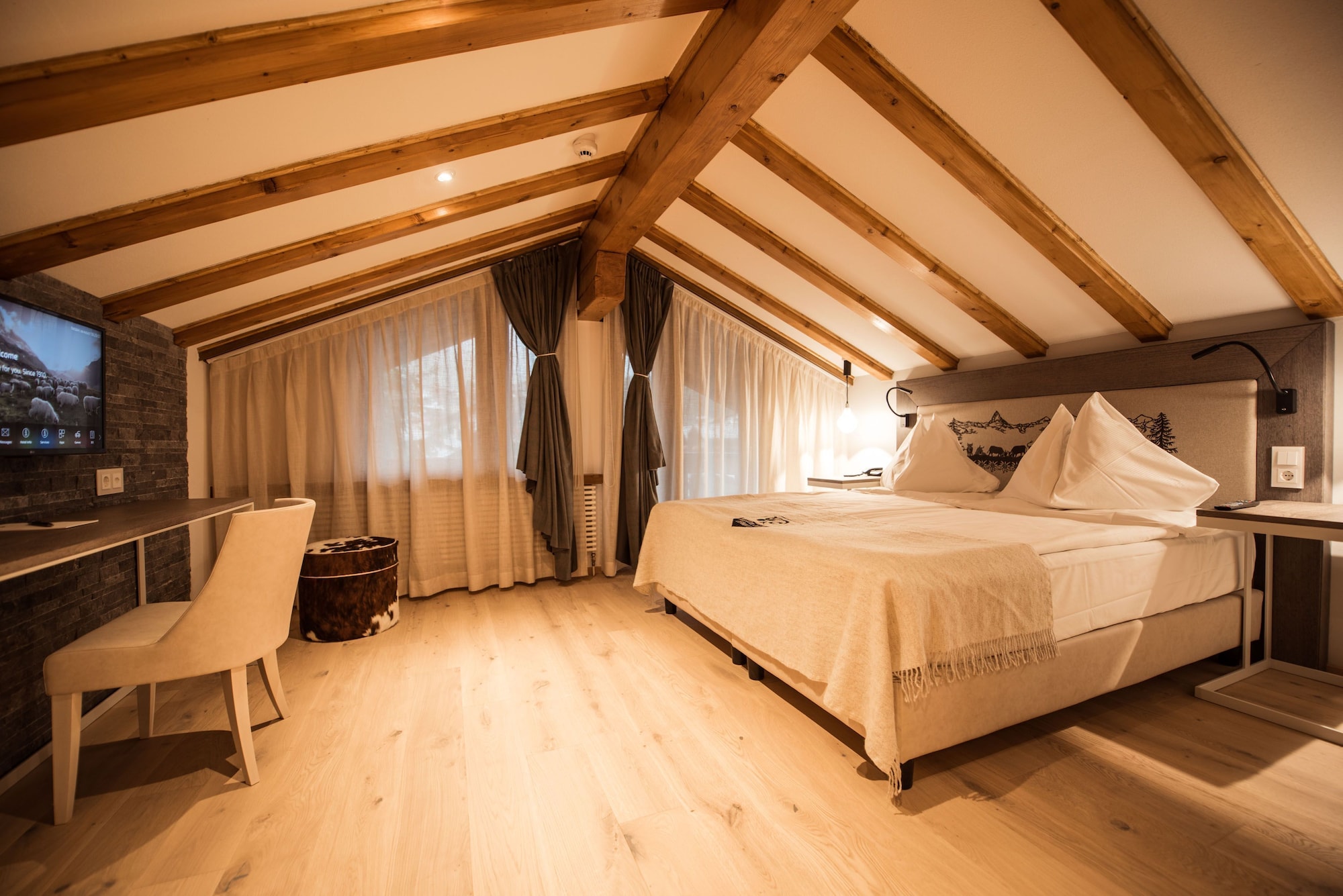 ALPINE, ROOF, SUITE