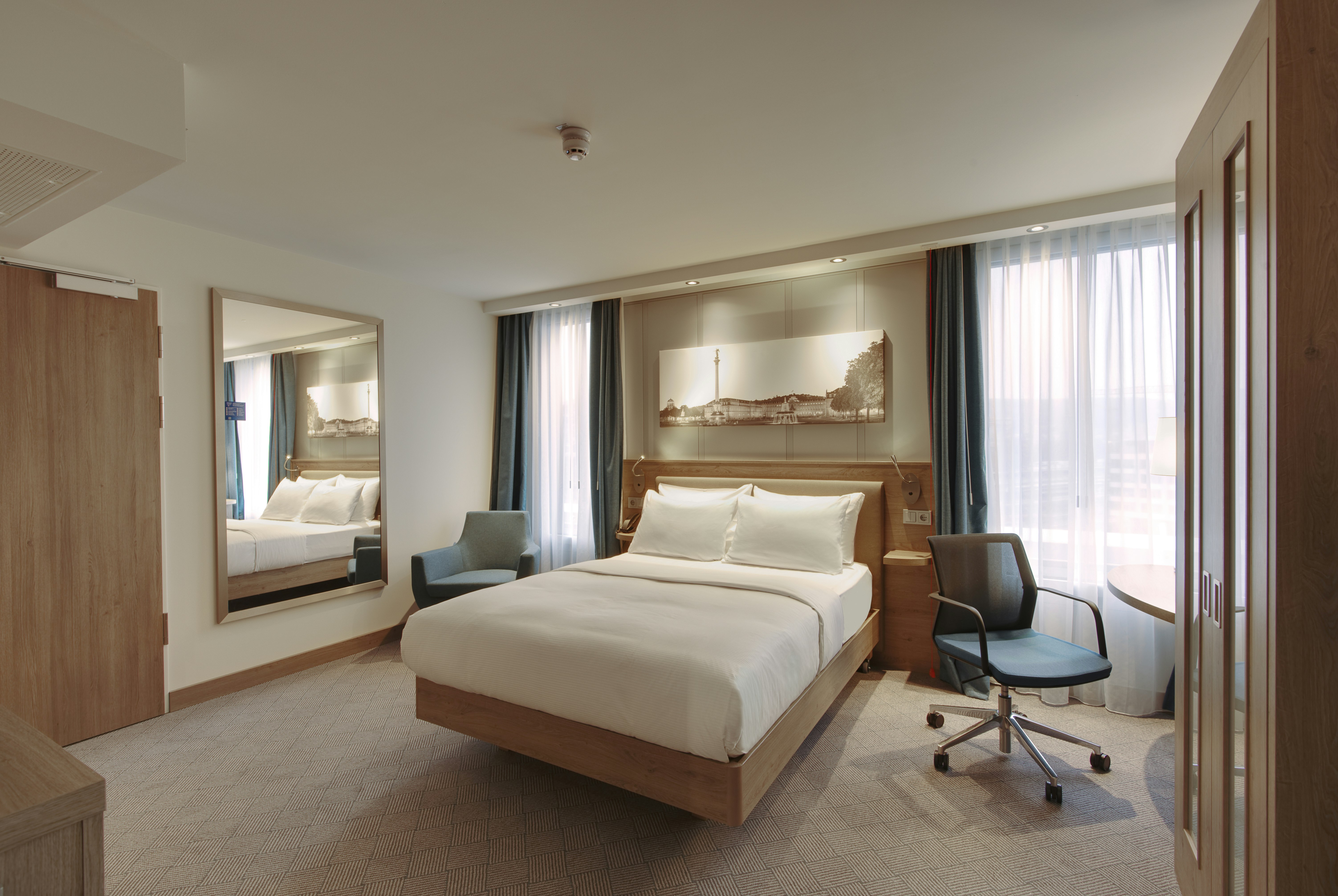 ROOM, QUEEN BED, ACCESSIBLE