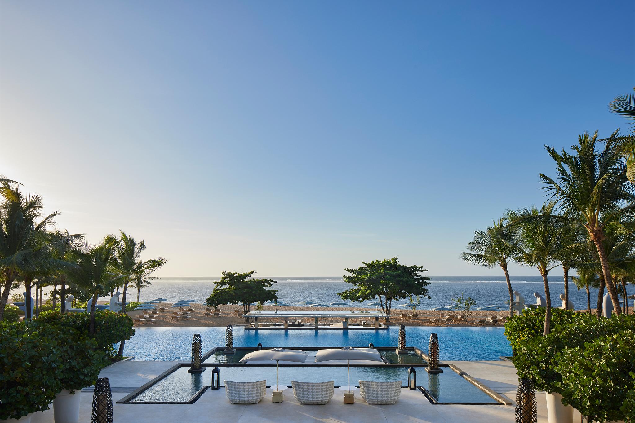 ROYAL BEACHFRONT SUITE