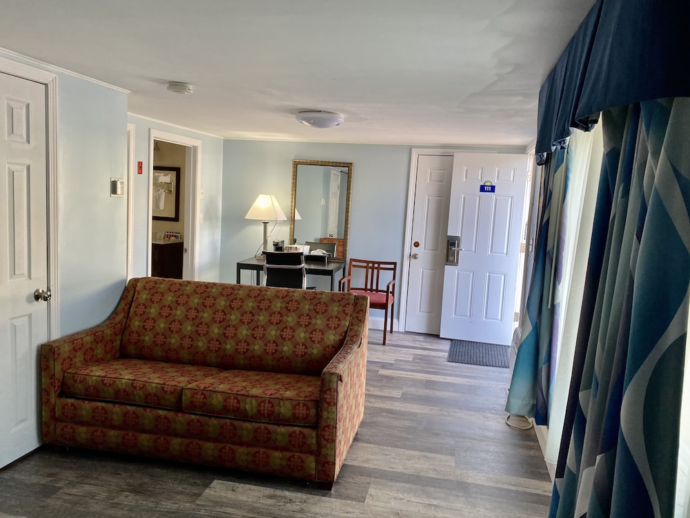 Beacon Inn and Suites 6/40