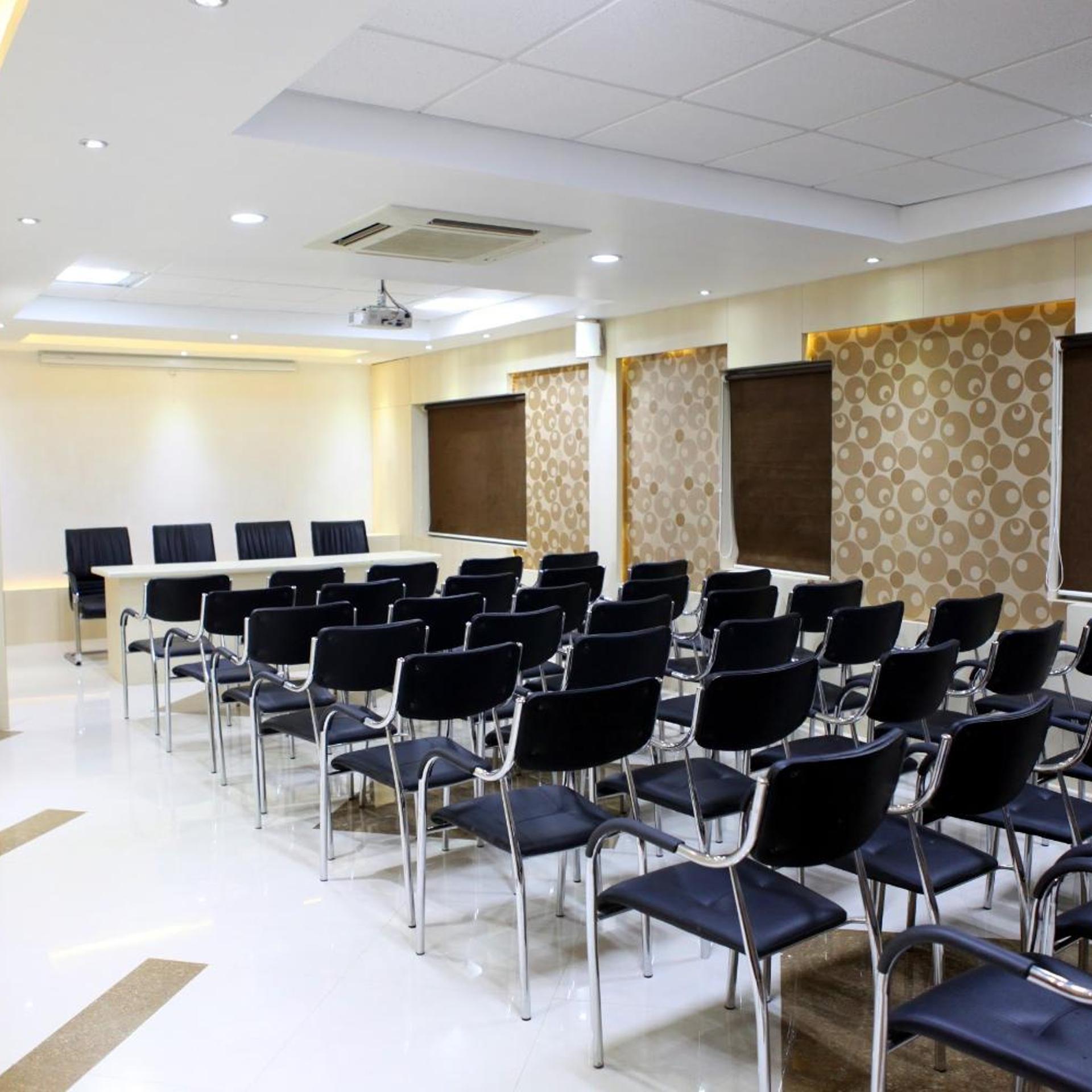 OYO Premium Avinashi Road Hope College 41/43