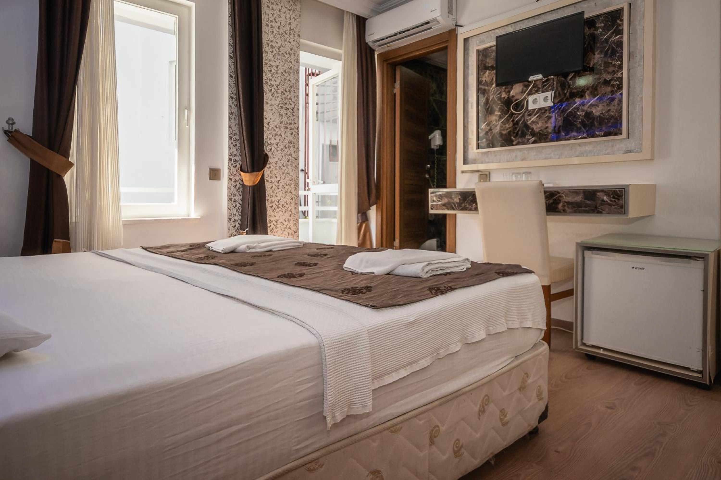 غرفة قياسية بسرير مزدوج أو سريرين منفصلين، Behram Hotel 4/8