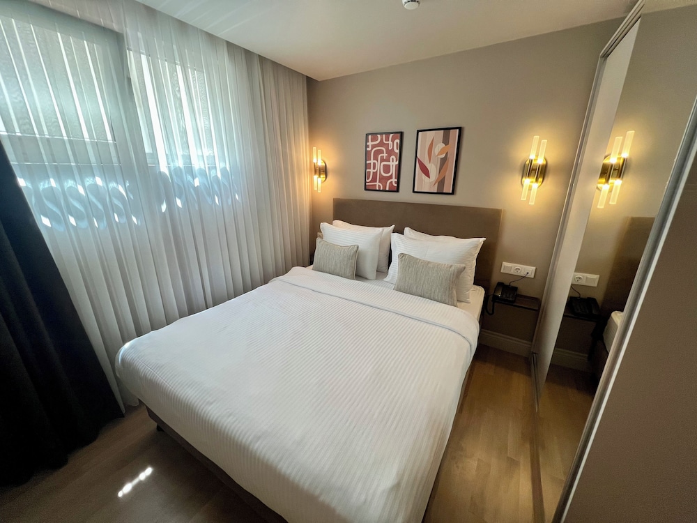 DELUXE, SUITE