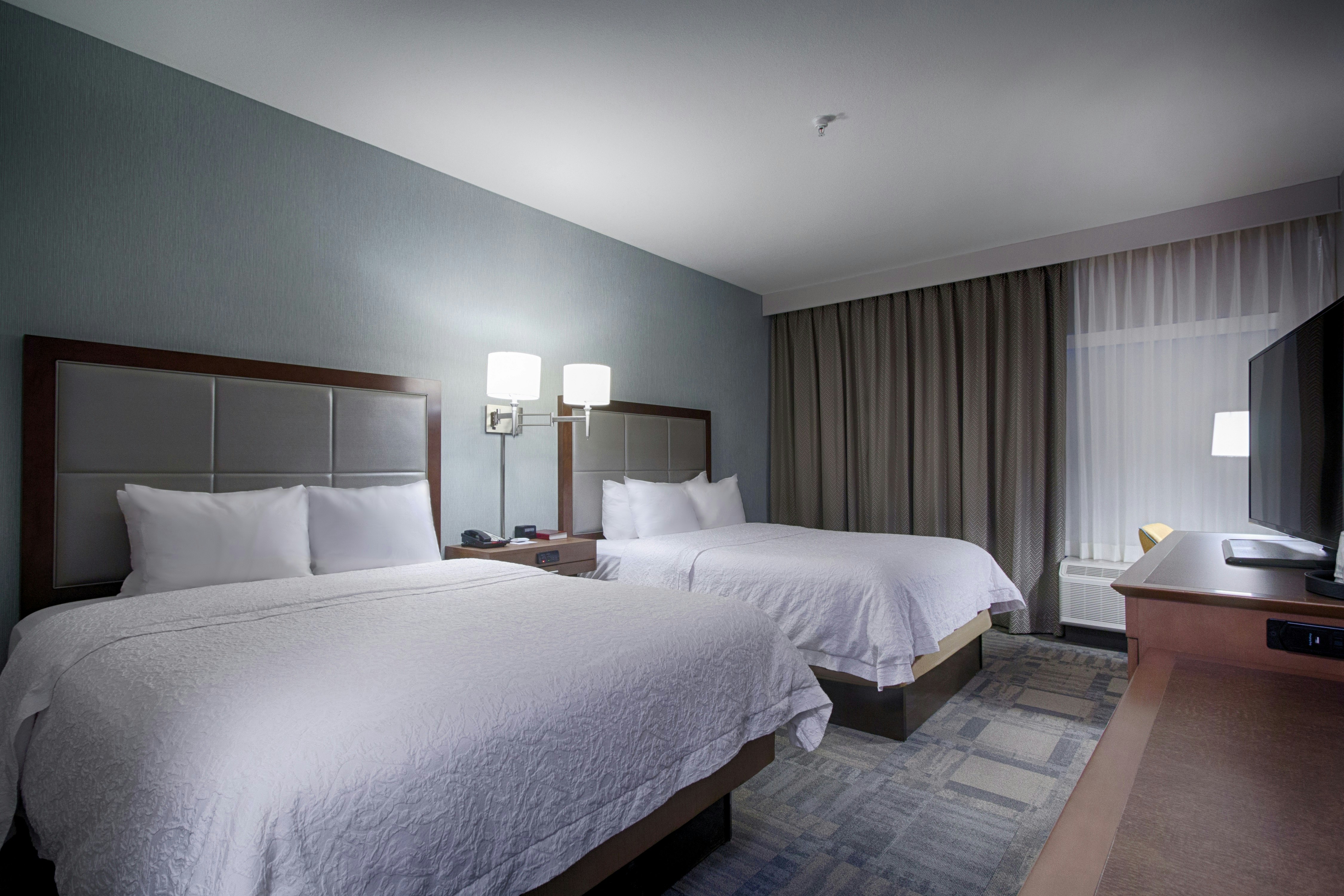 Room, 2 Queen Beds, Bathtub