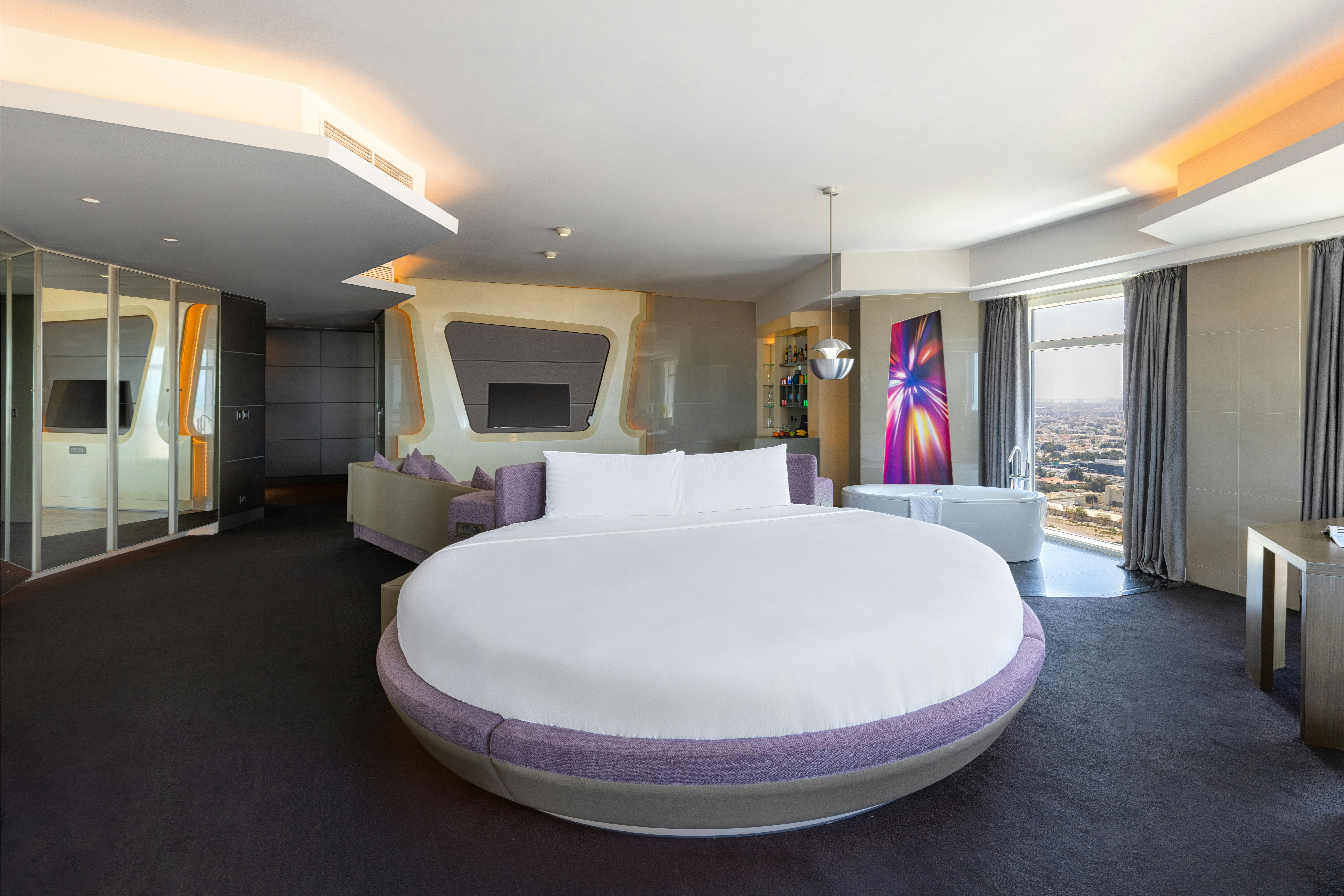 Round Bed Valor Suite