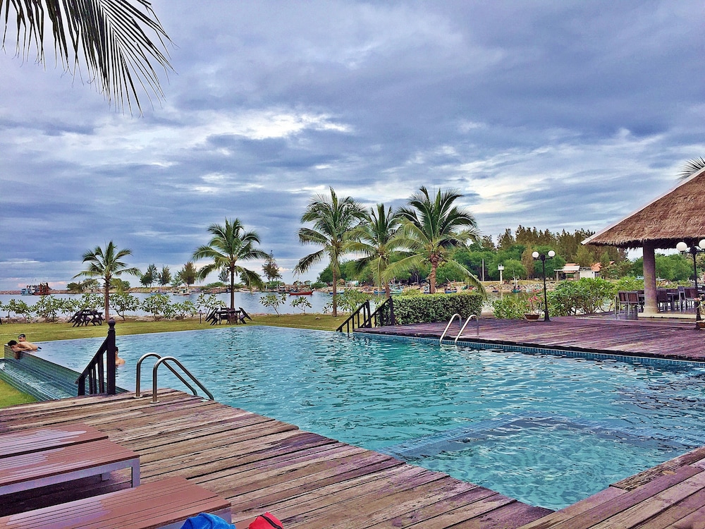 Lawana Escape Beach Resort 42/50