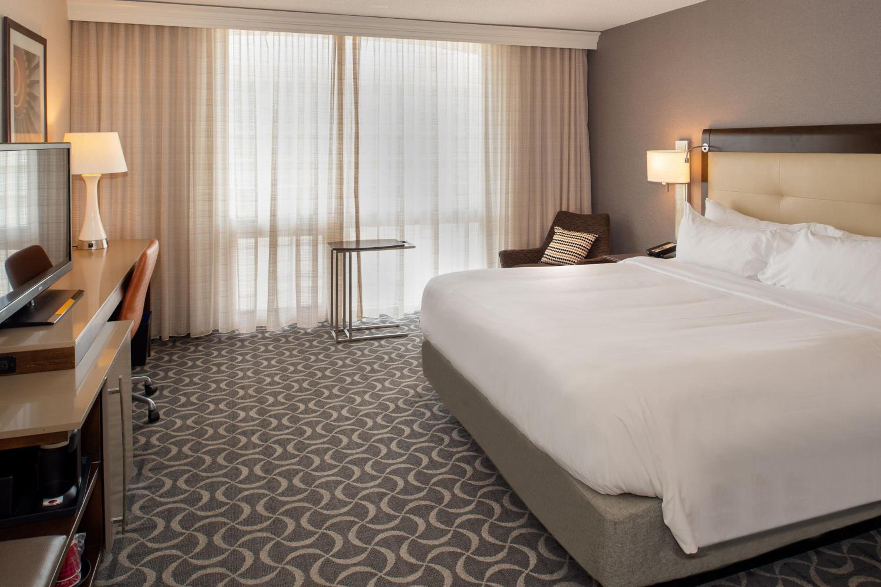 Guest Room, King Bed, High Floor, West Tower