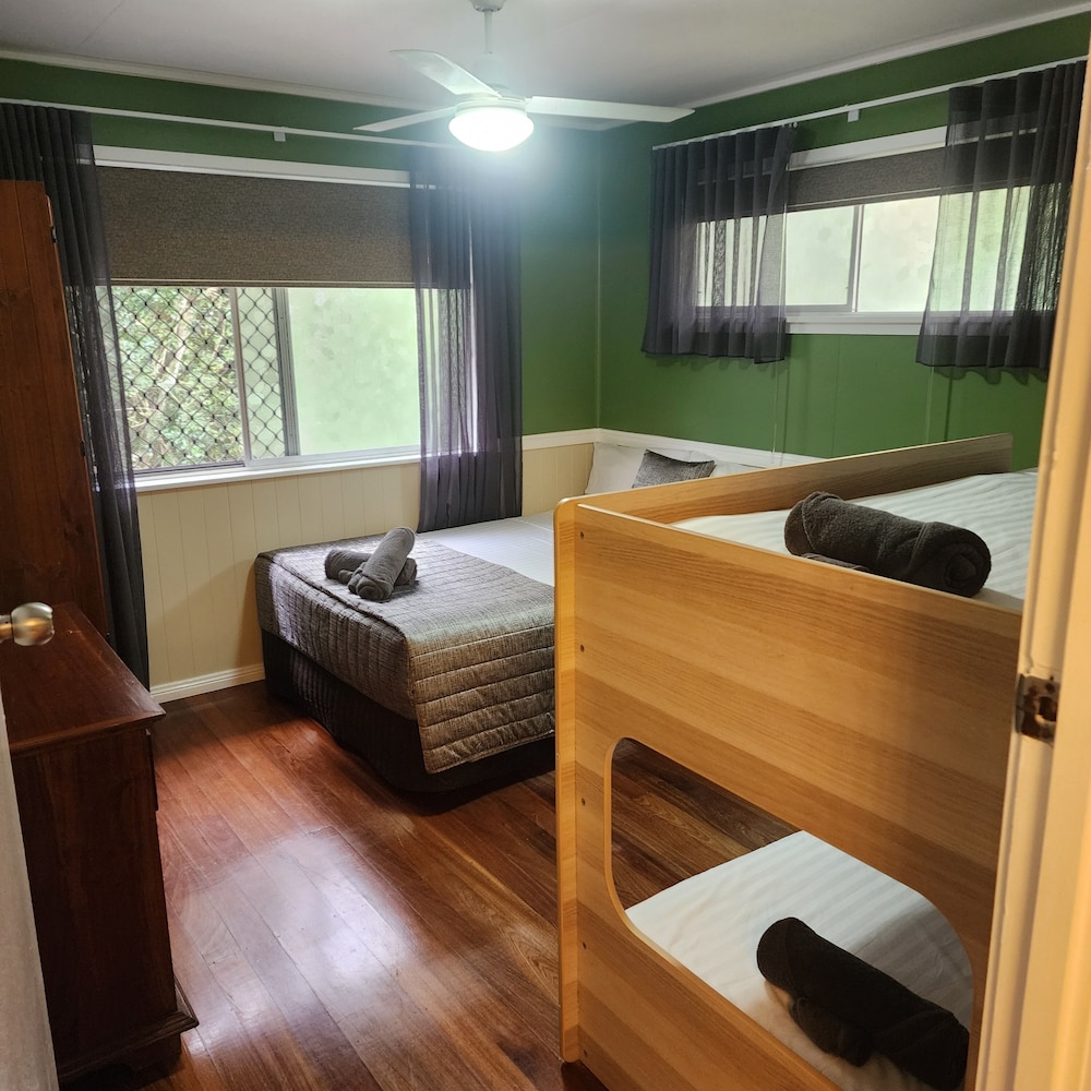 ATHERTON HINTERLAND MOTEL 20/40