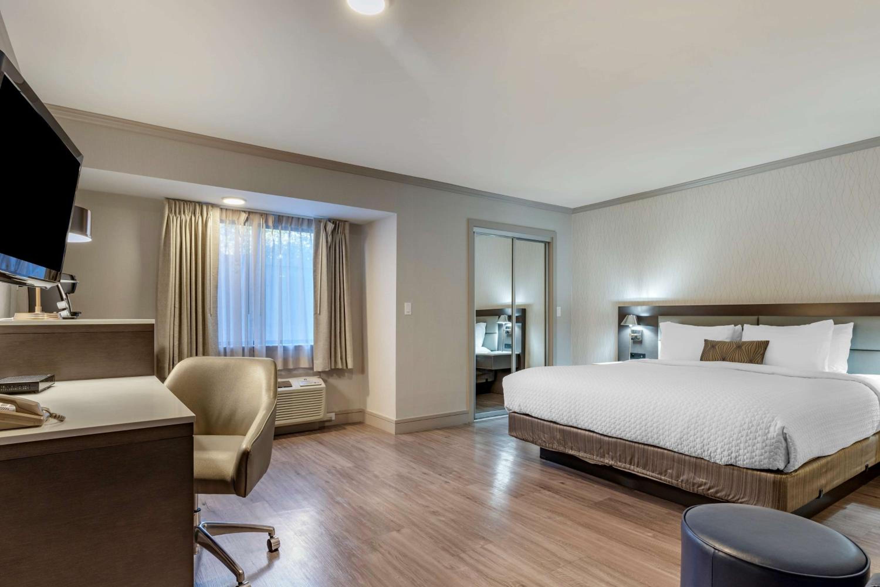 غرفة بسرير كينج بحوض استحمام، Best Western Plus Executive Suites 7/10