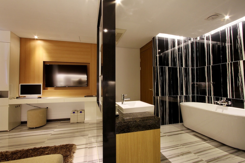 Royal Prime Hotel 48/50