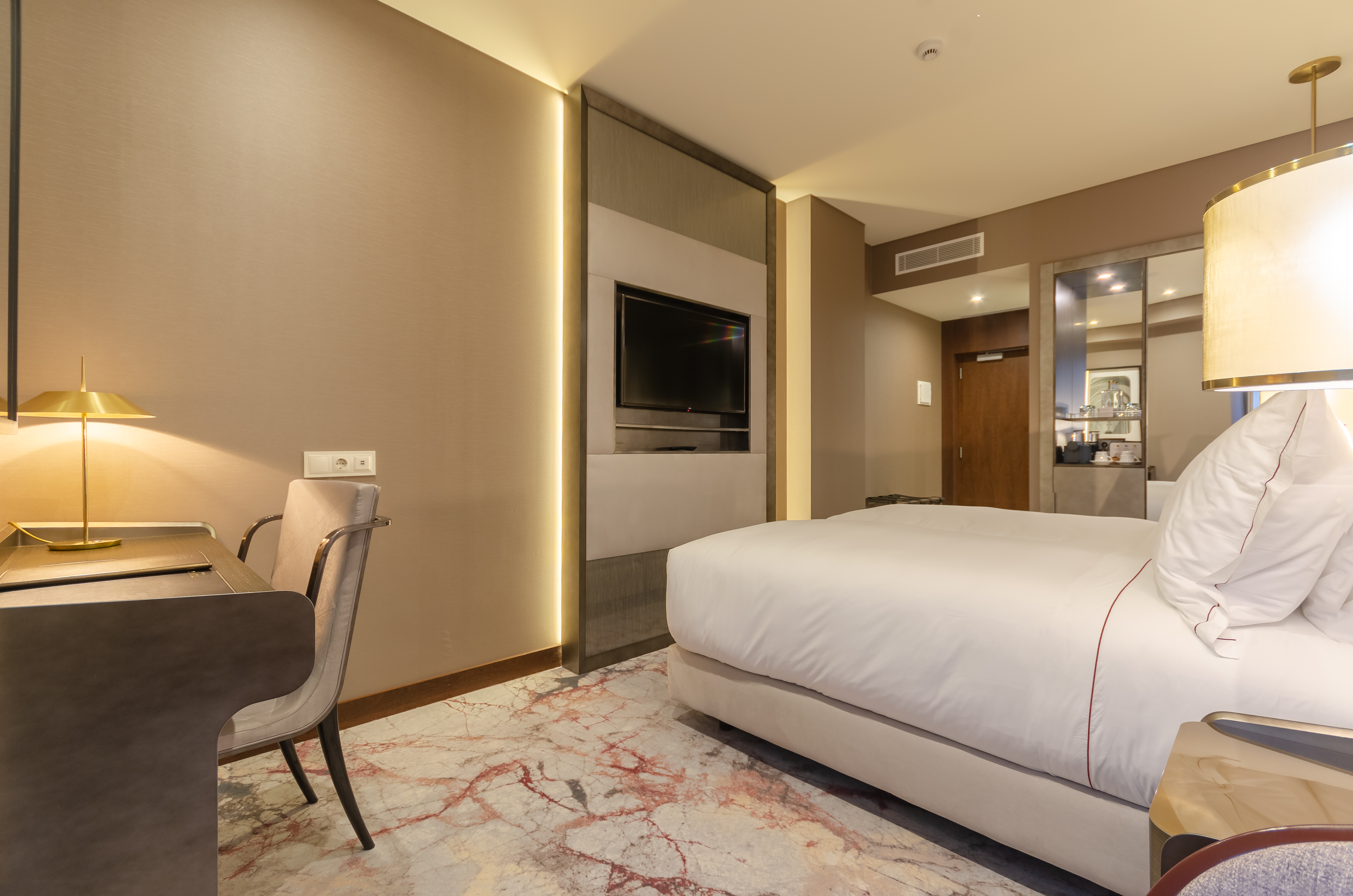 Superior, Twin Beds, Avenue View