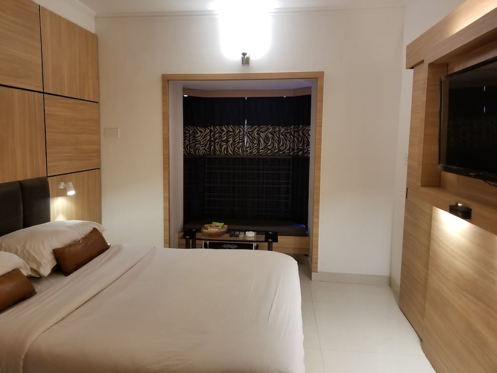 ROLAND HOTEL 20/55
