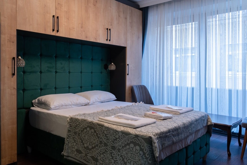 Middle Village Suite Hotel 10/39