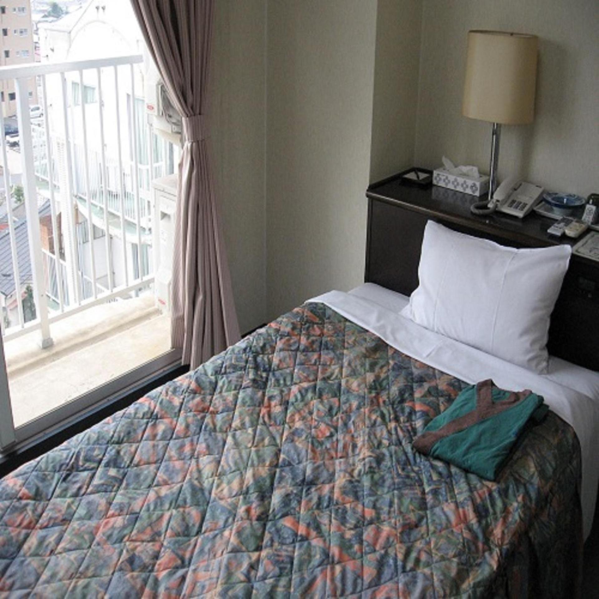 Room, Single, Shared Bathroom