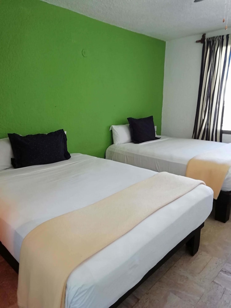 SIGNATURE, 2 DOUBLE BEDS