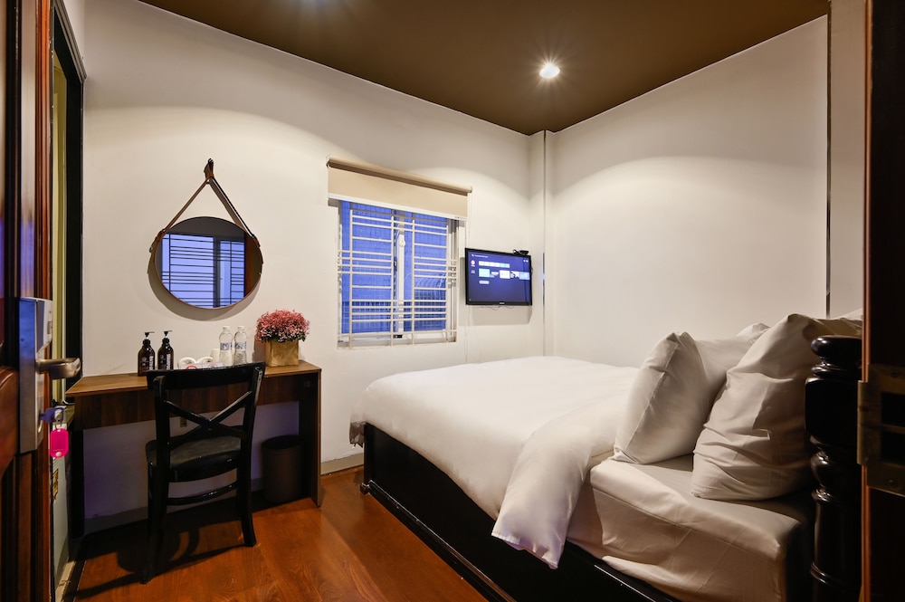 DELUXE, DOUBLE BED