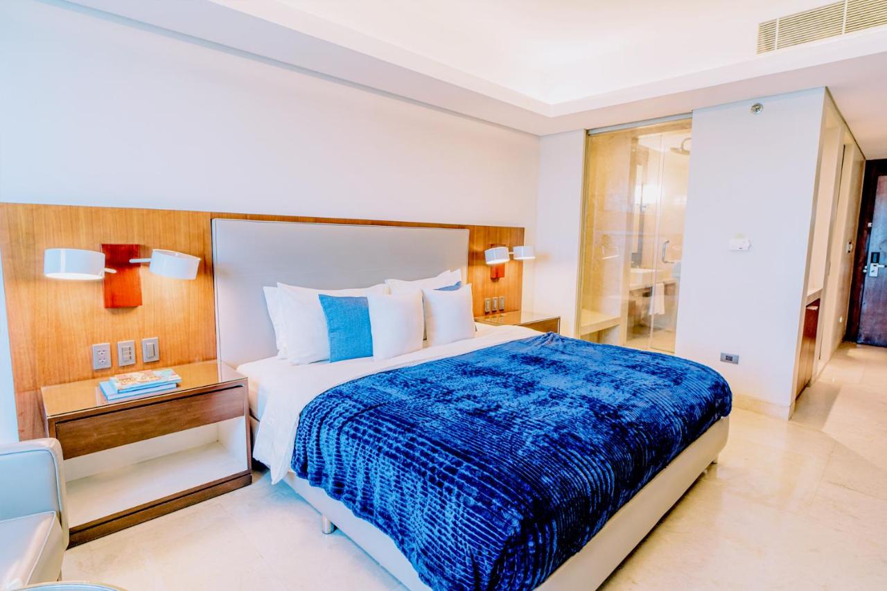 MCollection - Convenient City Stay in Iloilo Business Park 8/21