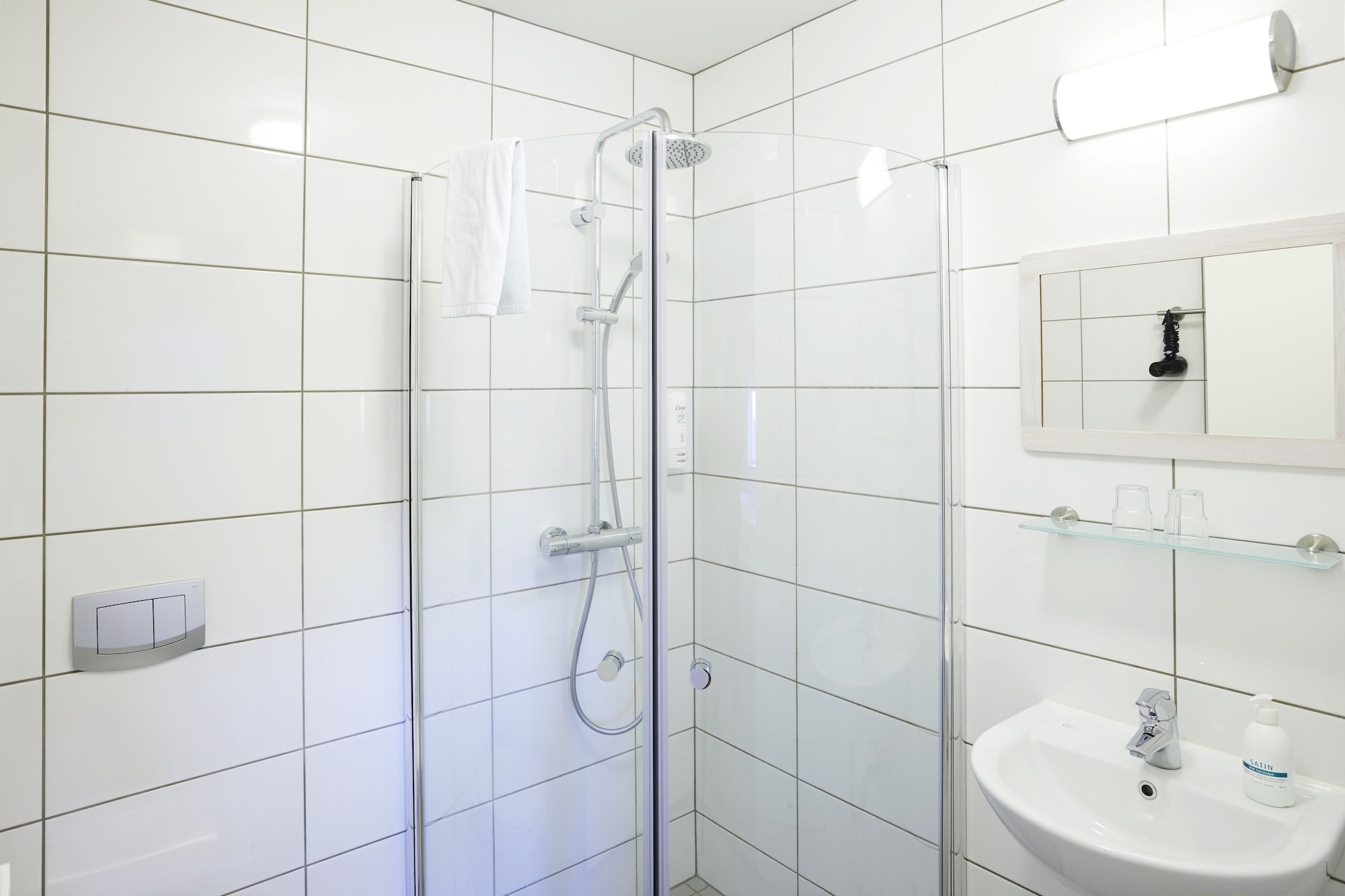 غرفة قياسية بسرير مزدوج مع أريكة، Fosshotel Hellnar 6/10