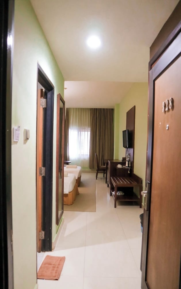 HOTEL MARIAT SORONG 33/54