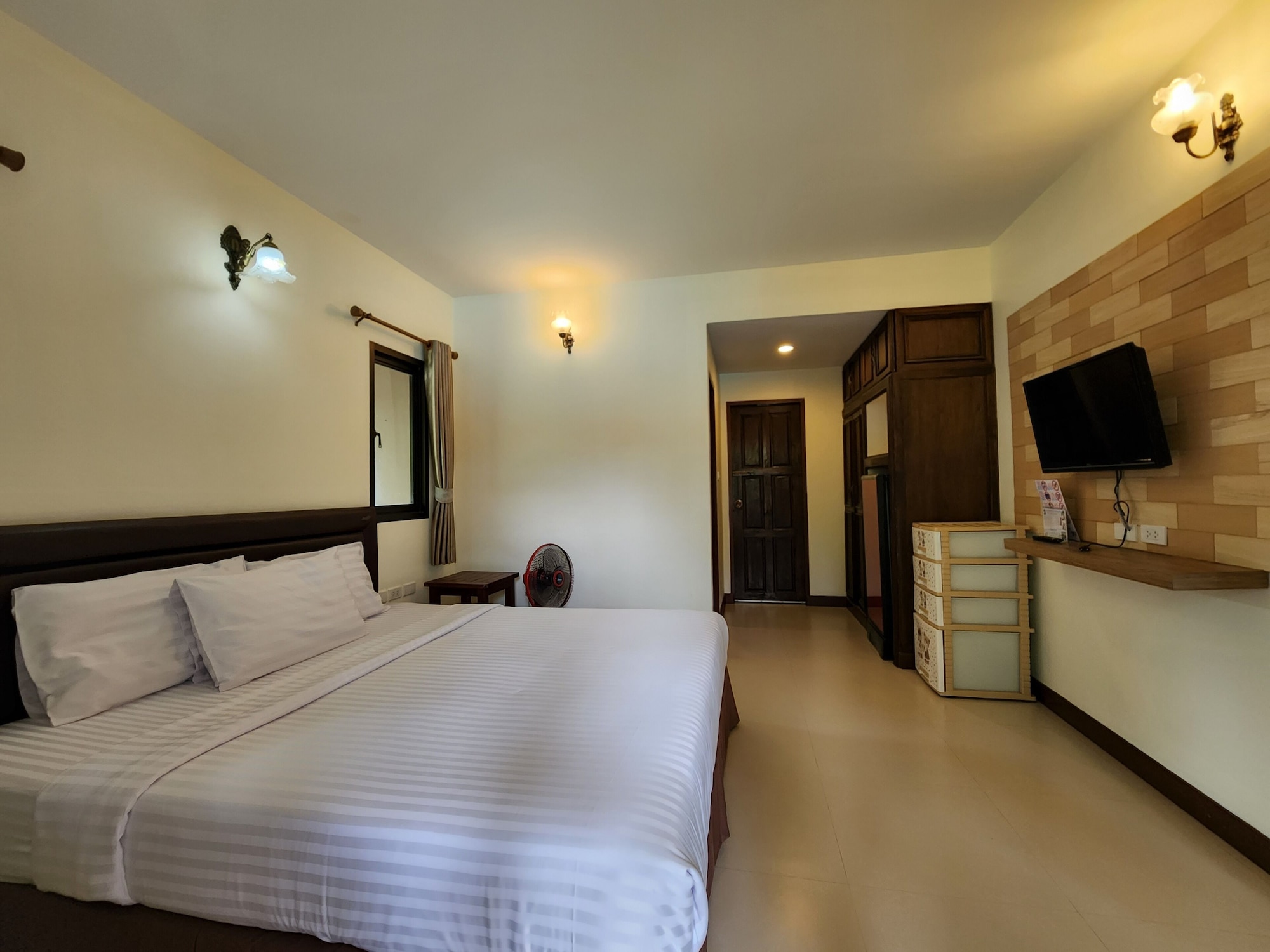 1 BEDROOM, DOUBLE BED, POOL VIEW