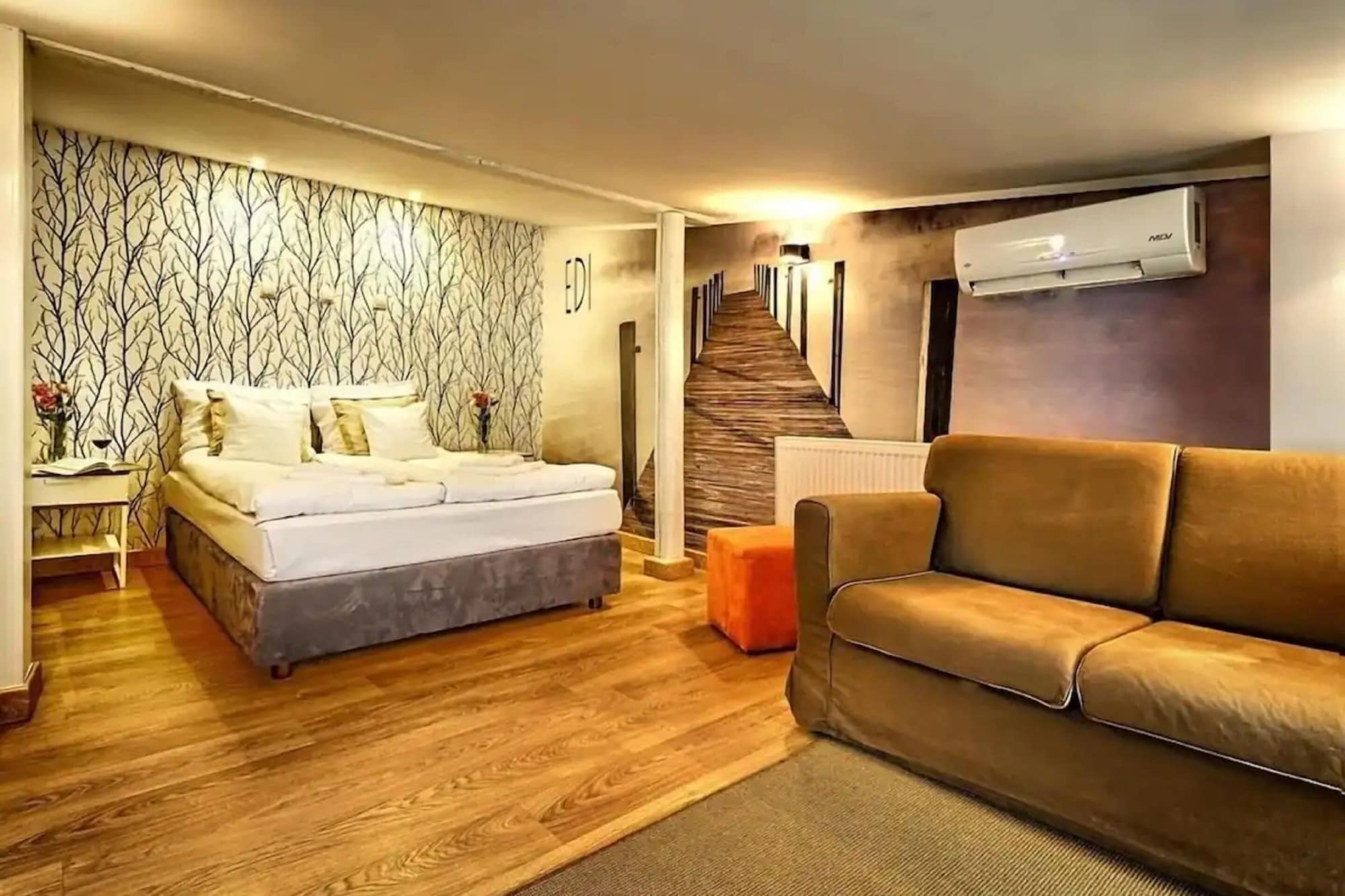 Studio, Apartment, Twin Beds, Small, Attic